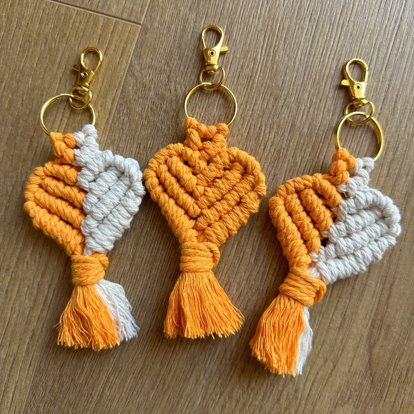 Macrame Heat Keychains 💜 - Picture 8 of 11